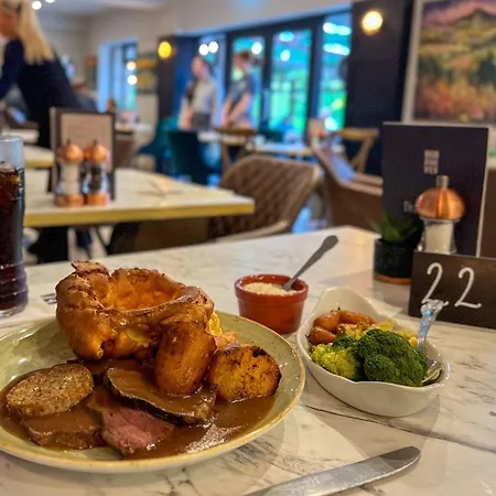 Enchanted Lodge Great Ayton With Hot Tub And Onsite Bistro