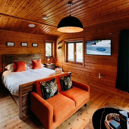 Enchanted Lodge Great Ayton With Hot Tub And Onsite Bistro * Great Ayton